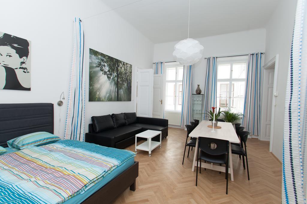 Apartment Deluxe Apartment With 3 Rooms - Hegelgasse 17 -